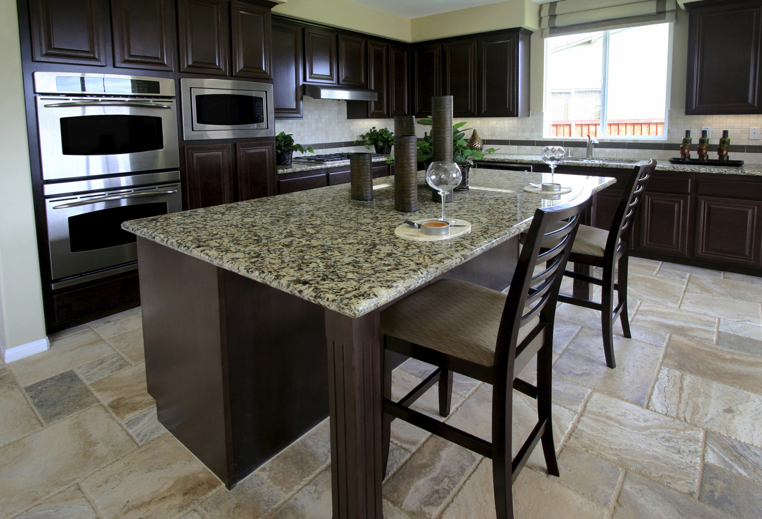 Close kitchen dining remodeling design Houston